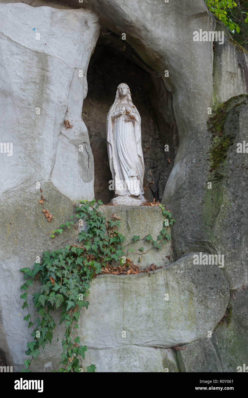 Religiöse Statuette von Mariah. Schrein in Heverlee, Belgien Stockfoto