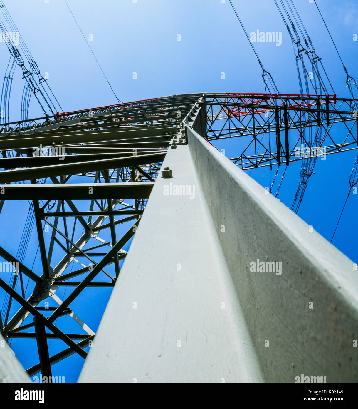 Strommast von Blue Sky Stockfoto