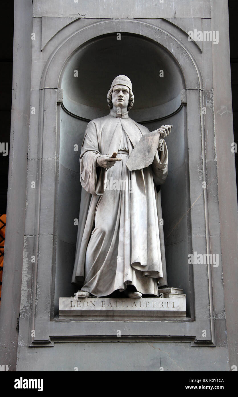 Statue von Leon Battista Alberti in den Uffizien Stockfoto