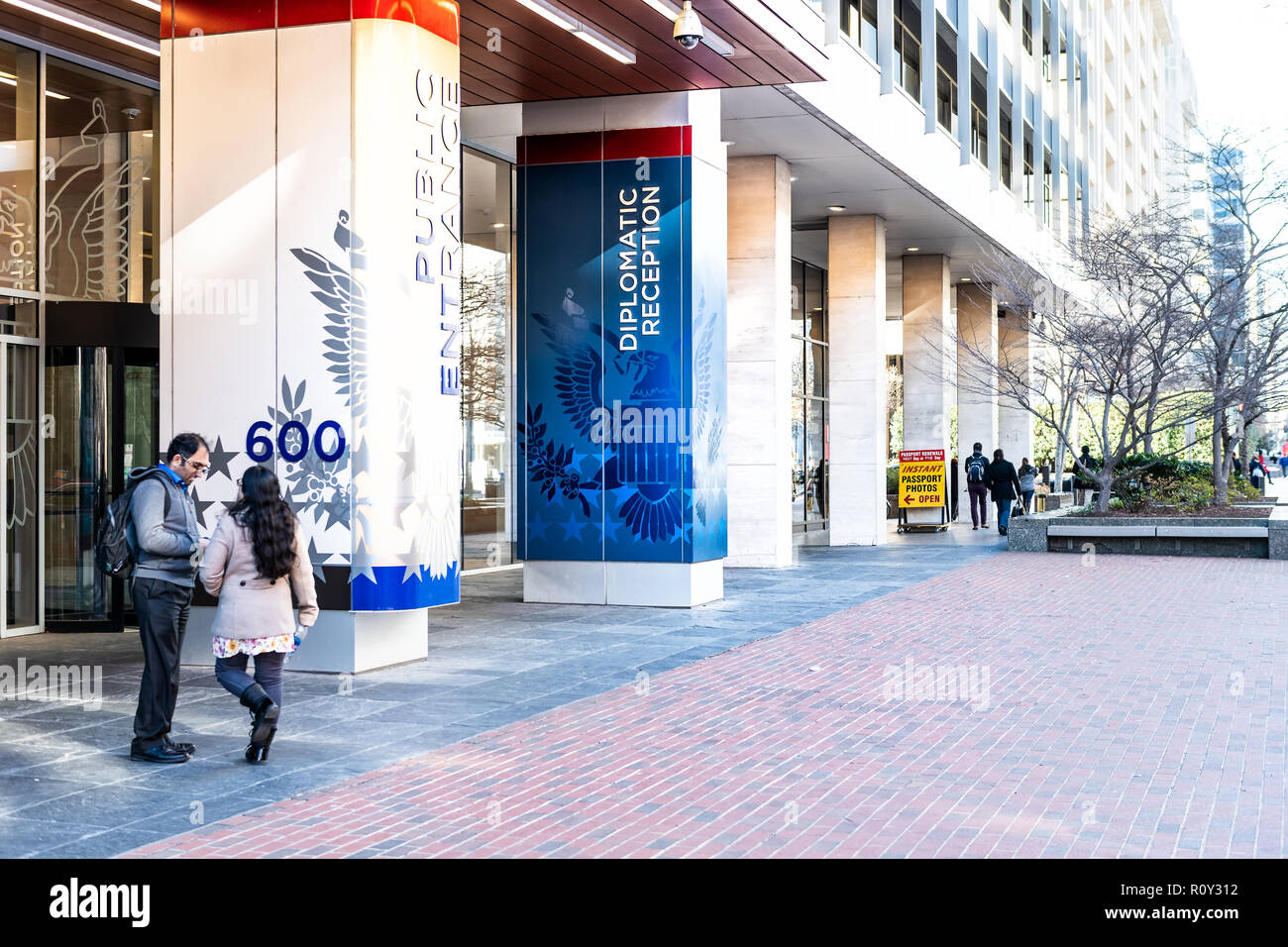 Washington DC, USA - 9. März 2018: Reisepass Anwendung Agentur Center in der Hauptstadt der Vereinigten Staaten, der Beschilderung nach diplomatischen Empfang Eingang, UNS D Stockfoto