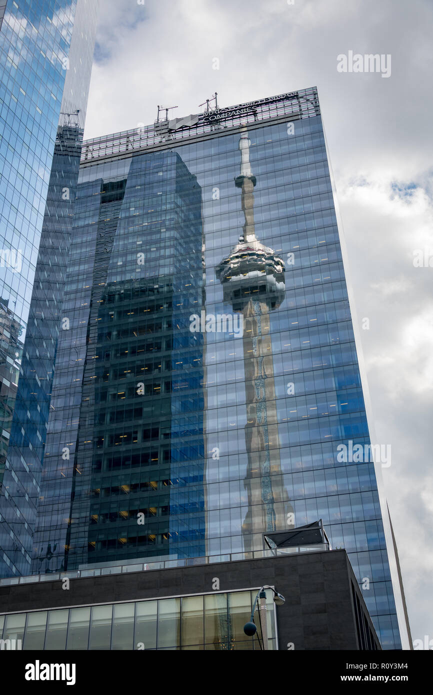 Reflexion der CN-Tower, Toronto, Kanada Stockfoto