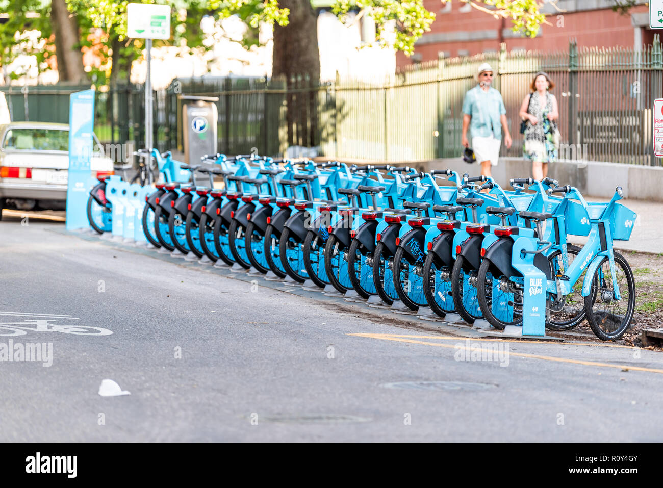 Fahrrad fahrrad fahren franzsisch viertel -Fotos und -Bildmaterial in  hoher Auflsung  Alamy