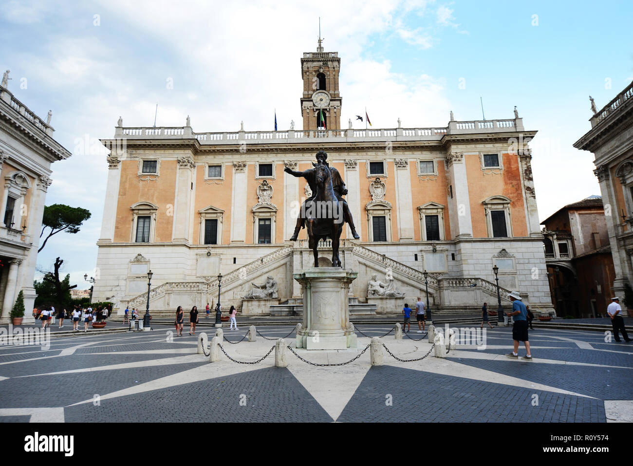 Piazza del Campidoglio, oben auf dem Kapitol, mit der Fassade des Palazzo Senatorenpalast. Stockfoto