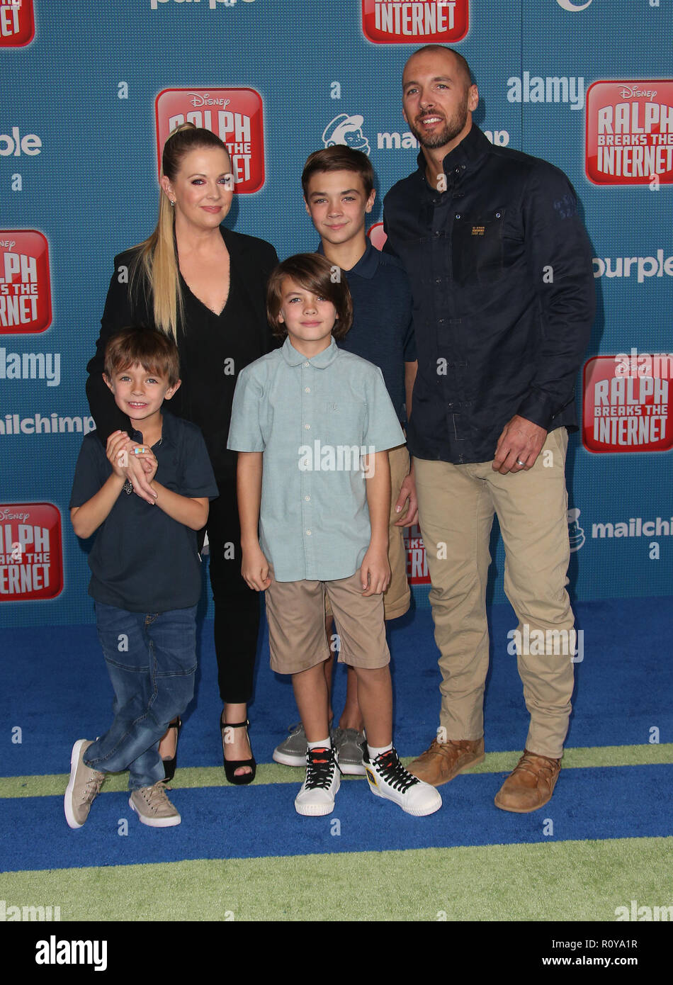 Los Angeles, Kalifornien, USA. 5 Nov, 2018. Melissa Joan Hart, Mark Wilkerson, Tucker McFadden Wilkerson, braydon Hart Wilkerson, Maurer Walter Wilkerson während Ankunft für die "Ralph bricht das Internet" Los Angeles Premiere. Credit: Faye Sadou/AdMedia/ZUMA Draht/Alamy leben Nachrichten Stockfoto