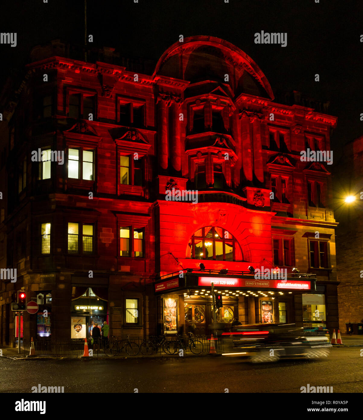 Edinburgh, Schottland, Vereinigtes Königreich, 7. November 2018. Mohnblume Schottland Leuchtet rot: King's Theatre leuchtet rot für die Schottische Poppy Appell in der bis zum Tag der Erinnerung und den Waffenstillstand zu 100 Mark Stockfoto