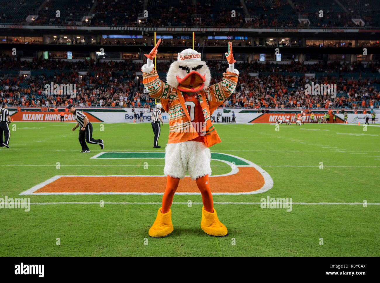 Miami Gardens, Florida, USA. 27 Sep, 2018. Sebastian das Ibis in Aktion während der NCAA Football Spiel zwischen dem Miami Hurrikane und die Duke Blue Devils in Miami Gardens, Florida. Die blauen Teufel besiegt die Hurrikane 20-12. Credit: Csm/Alamy leben Nachrichten Stockfoto