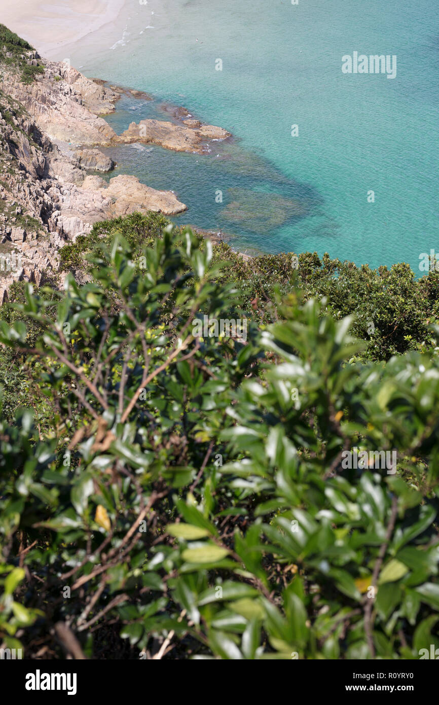 Wandern entlang Tai Long Wan und Schinken Zinn Strände nach Taifun Mangkhut hit Hong Kong. Sai Kung Stockfoto