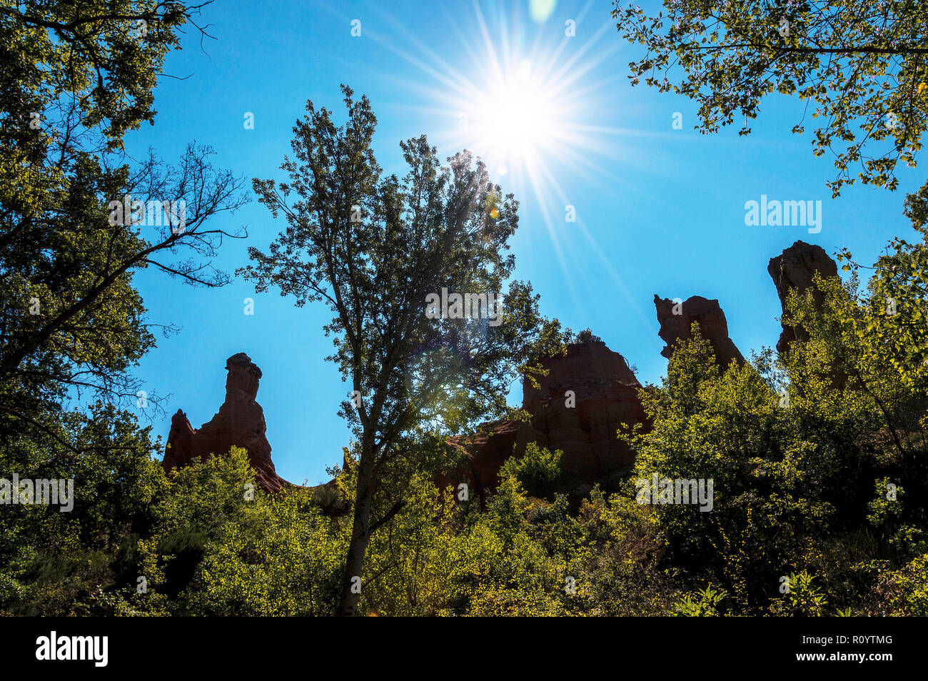 Panoramablick auf die Ocker landet in der rustrel Natur Park Stockfoto