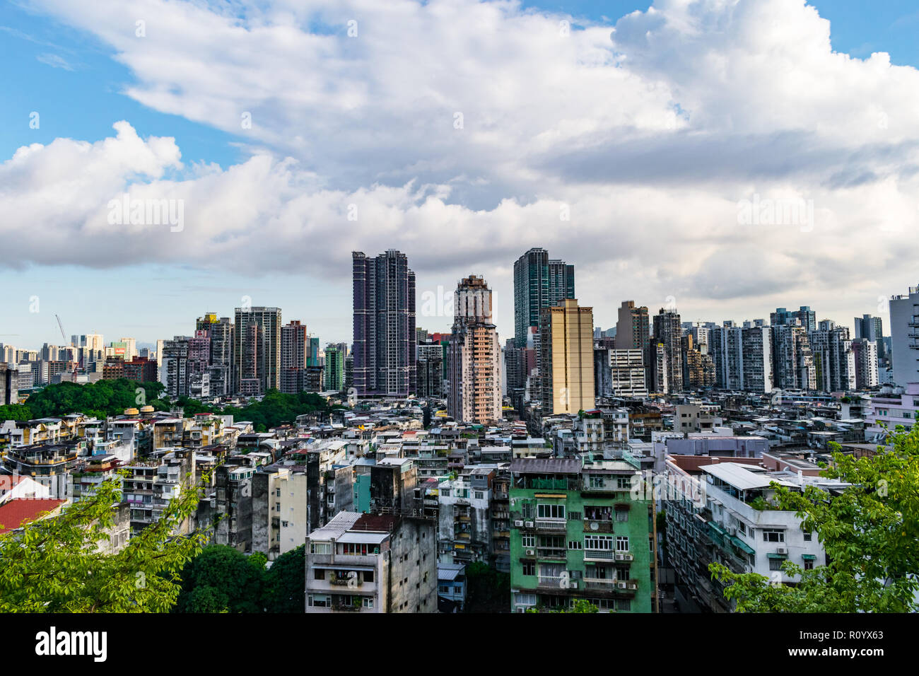 Die Skyline von Macau im Jahr 2016 mit düsteren alten Gebäuden Stadtbild in Macau, China, eine ehemalige Kolonie Portugals Stockfoto