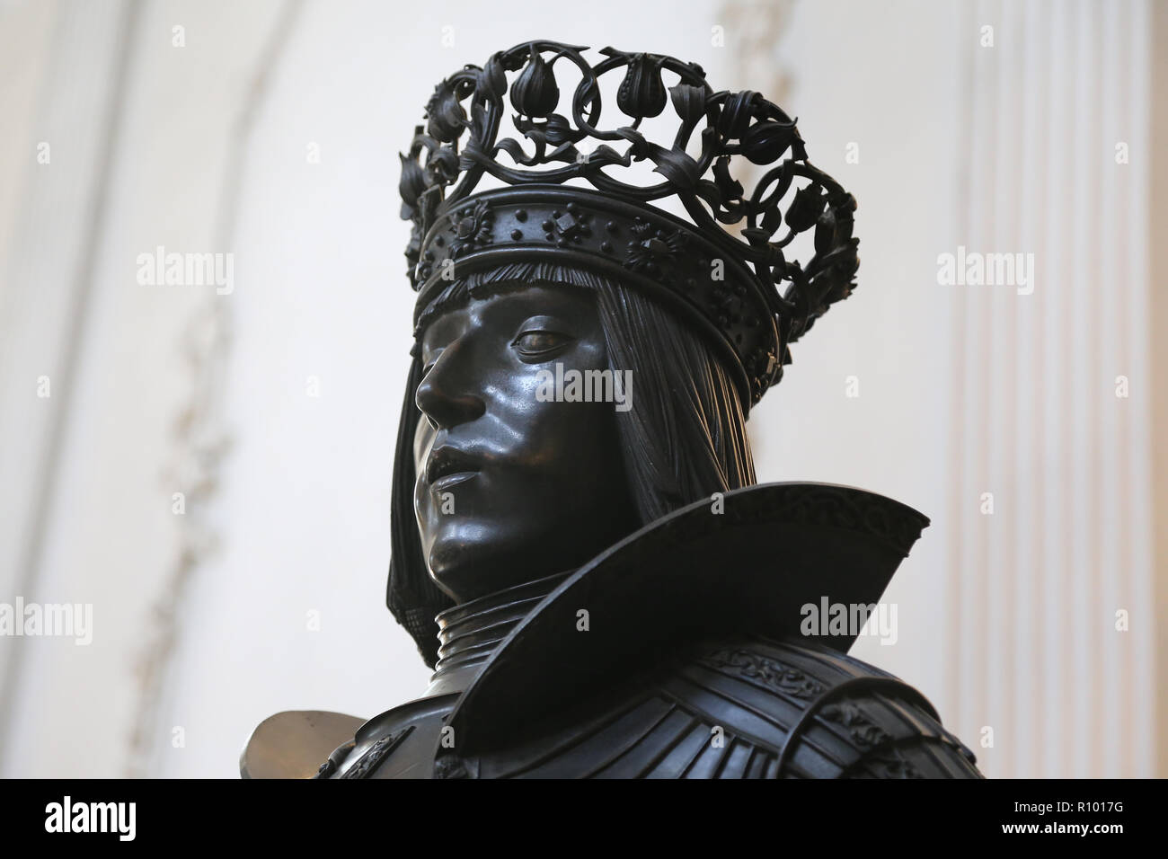 Ferdinand II. von Aragon, der Katholischen (1452-1516). Statue, 1530. Artist: Polhaimer und Magt. Grab von Maximilian I. in Innsbruck, Österreich. Stockfoto