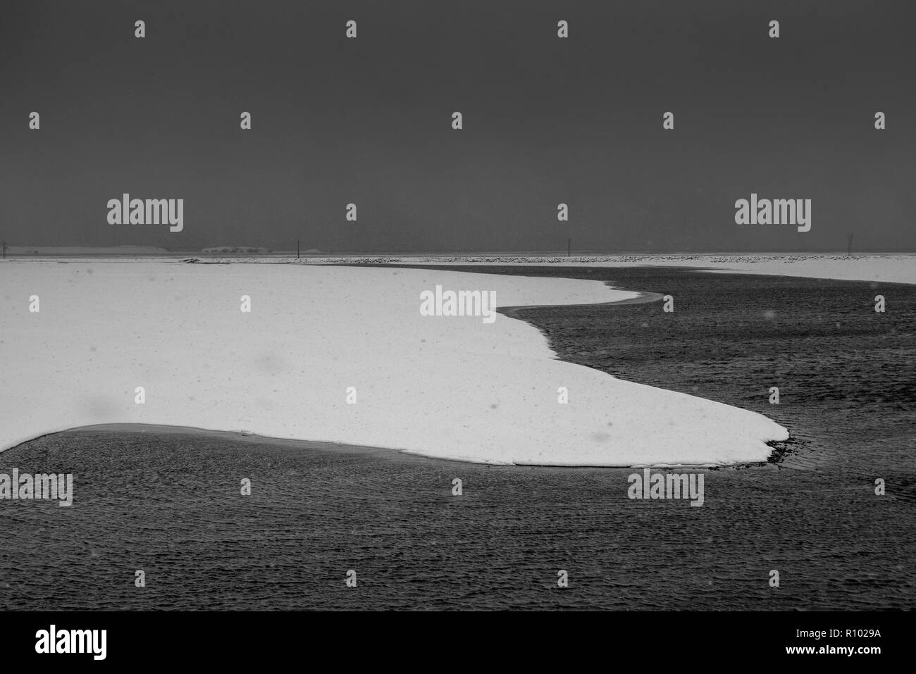 Amazing Island im Winter - eine atemberaubende Landschaft und gefrorene Landschaften - unglaubliche Schwarz-weiß Bilder aus Ikonischen Standorte Stockfoto