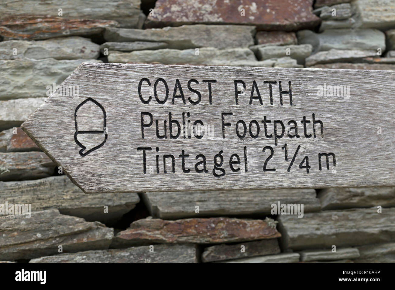 Wegweiser, South West Coast Path in der Nähe von Tintagel, Cornwall, England, Großbritannien Stockfoto