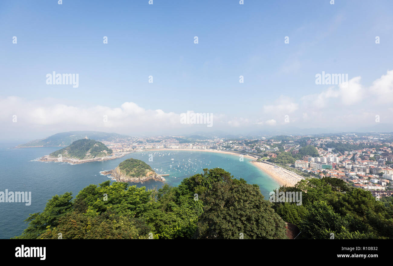 Blick von begiratokiko baluartea in San Sebastian auf einem sonnigen Sommertag. Stockfoto