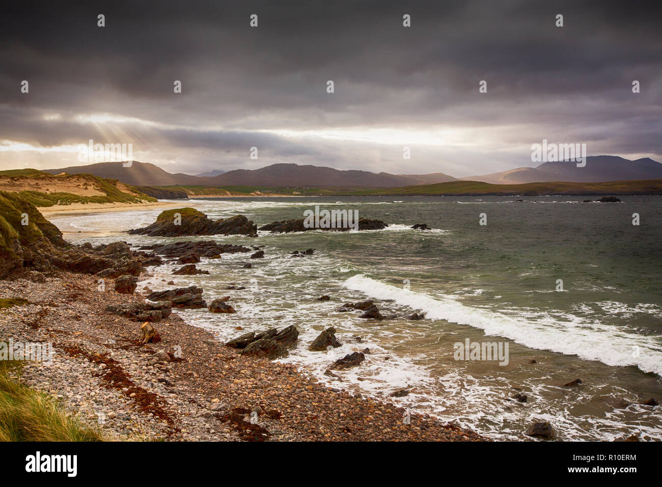 Die Wellen des Lichtes über balnakeil Bay von Farraid Kopf, Sutherland, Schottland, UK. Stockfoto