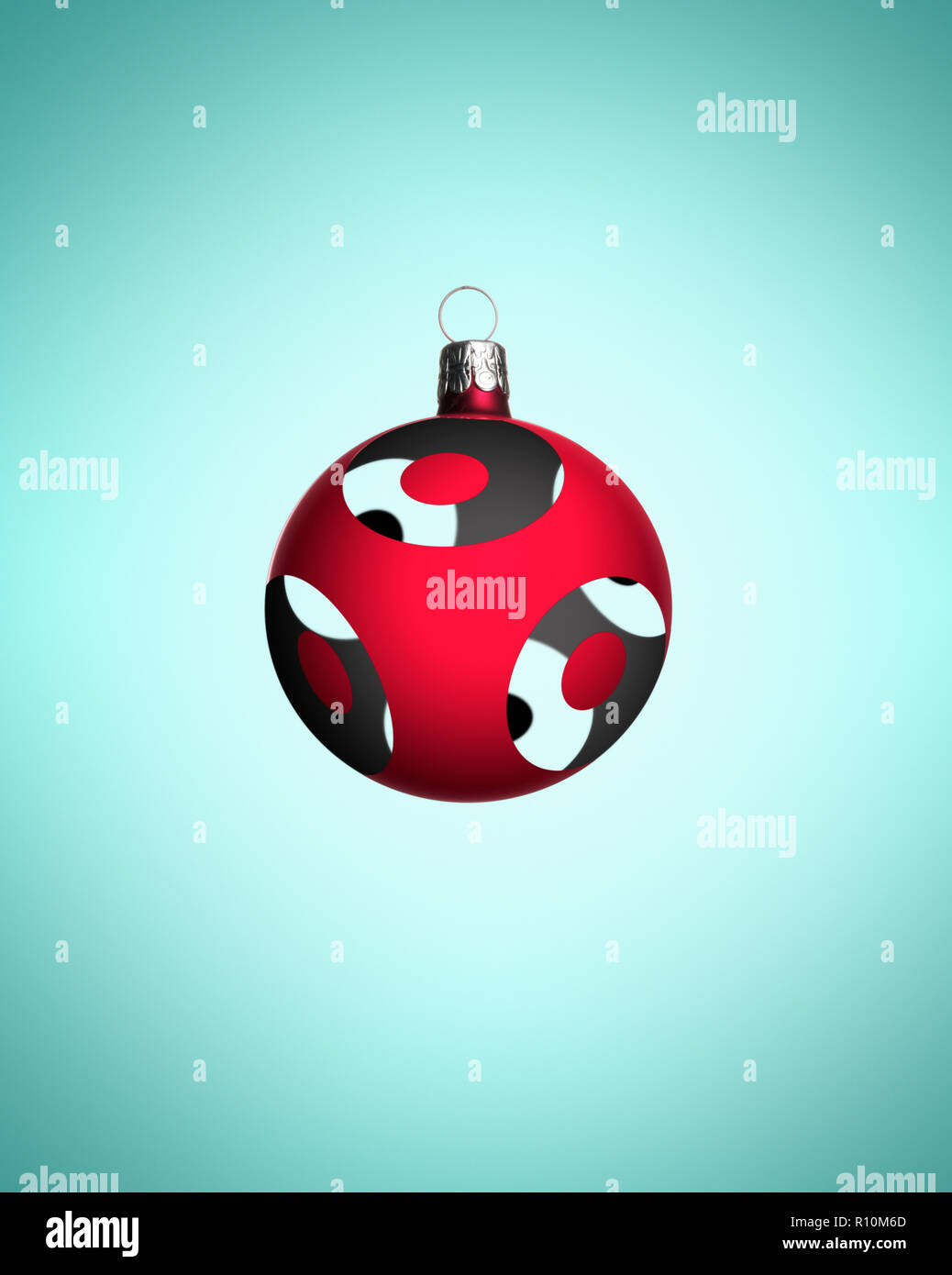 Elegante rote Weihnachtskugel mit Muster Stockfoto