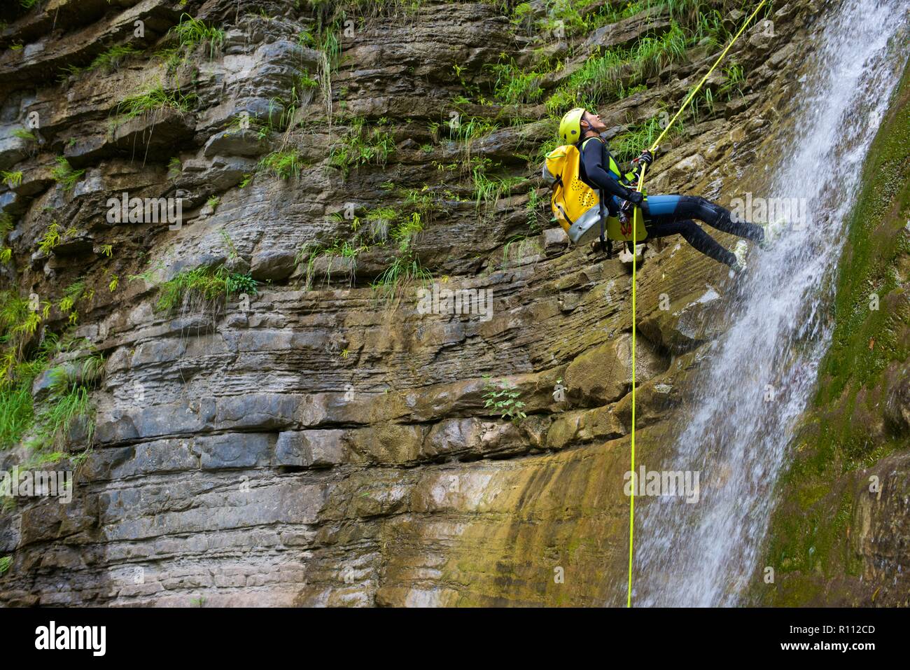 Canyoning in Furco Canyon, Broto, Pyrenäen, Huesca Provinz, Aragon, Spanien. Stockfoto