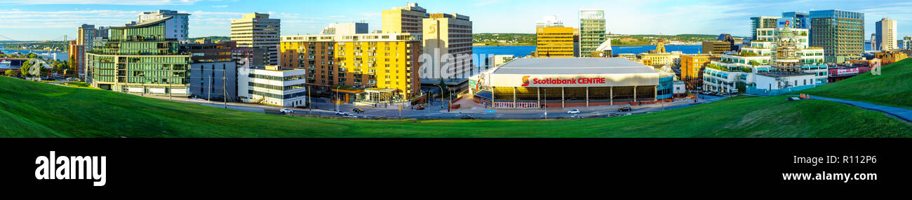 Halifax, Kanada - 22. September 2018: Panoramablick auf die Innenstadt, mit Einheimischen und Besuchern, in Halifax, Nova Scotia, Kanada Stockfoto