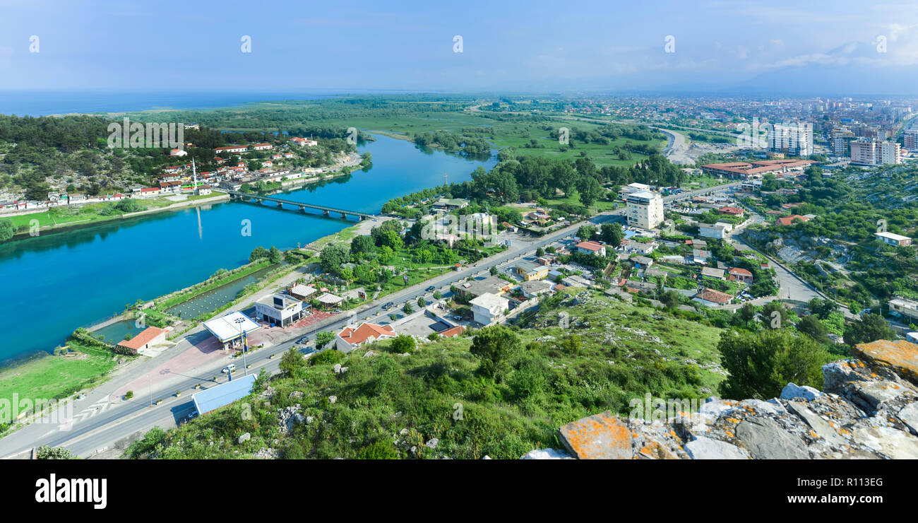 Blick über Shkodra Stadt und Fluss Bojana von Rozafa schloss, Shkodra, Albanien Stockfoto