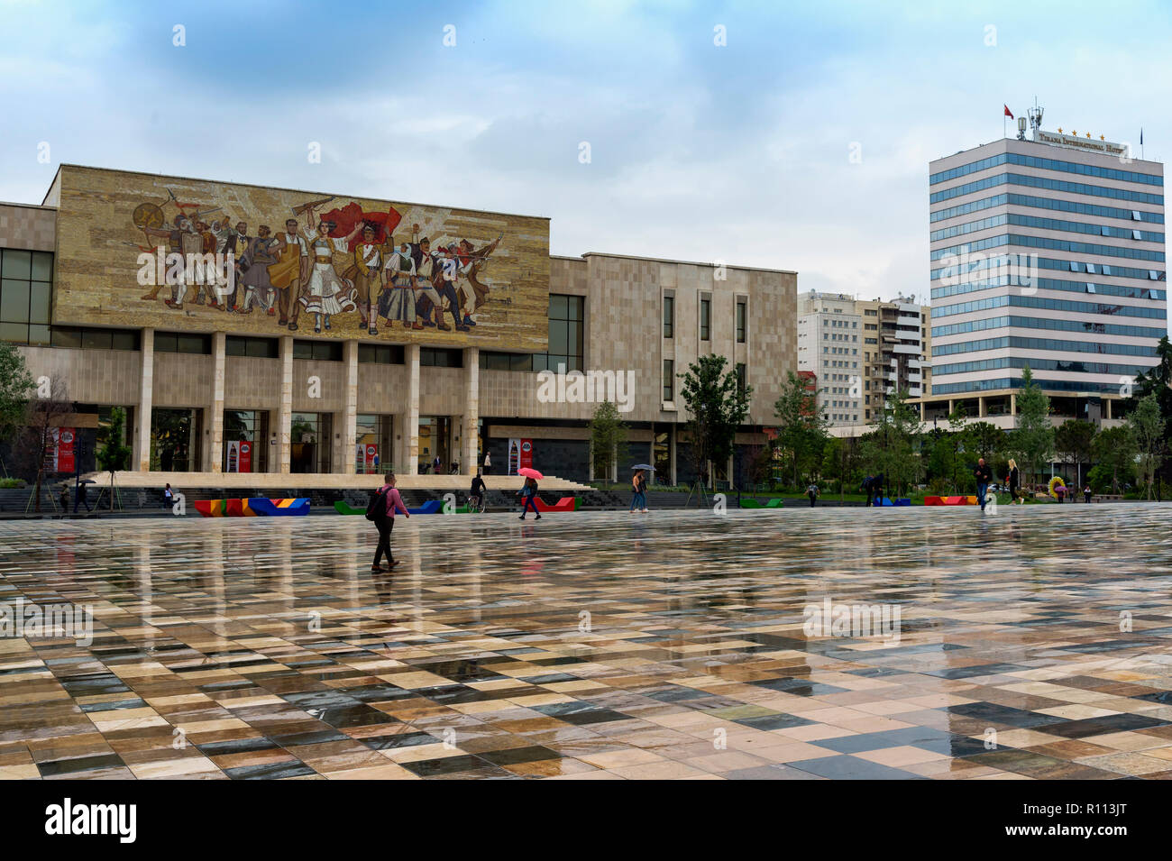 Fresko über dem Eingang des National History Museum, Skanderberg Square, Tirana, Albanien Stockfoto