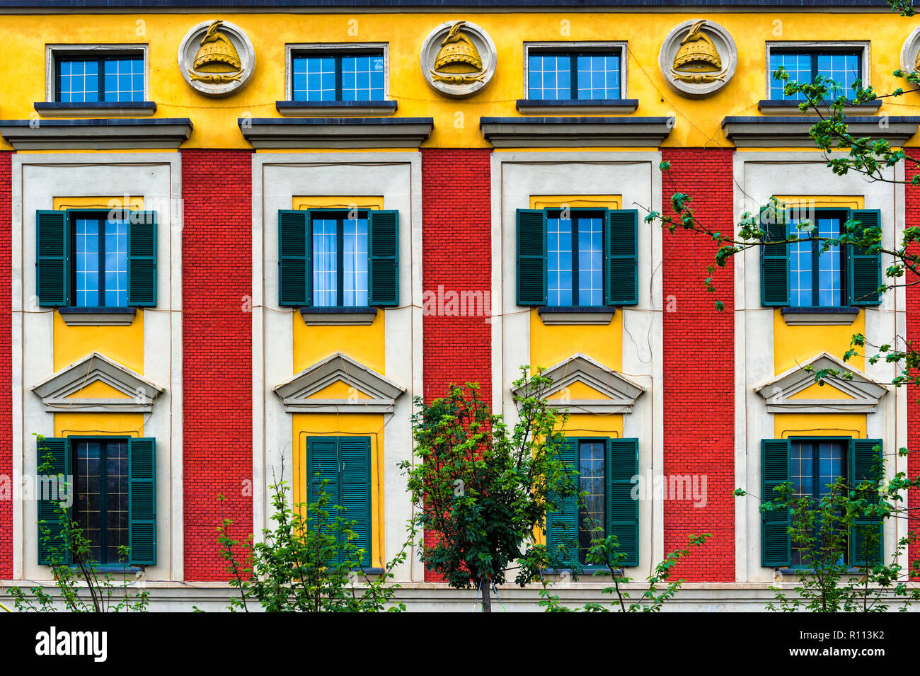 Bunte Häuser in der Nähe von Skanderberg Square, Tirana, Albanien Stockfoto