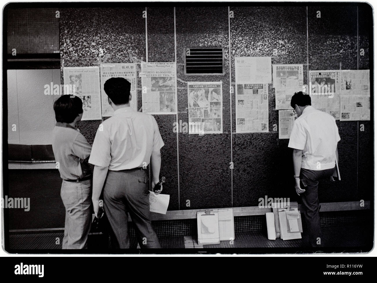 Hongkong zwei Tage nach dem Massaker auf dem Platz des Himmlischen Friedens in Peking im Juni 1989 Studenten protestieren die Todesfälle von Kommilitonen in Peking Tage zuvor in der Nähe der britischen Botschaft in Hong Kong Stockfoto