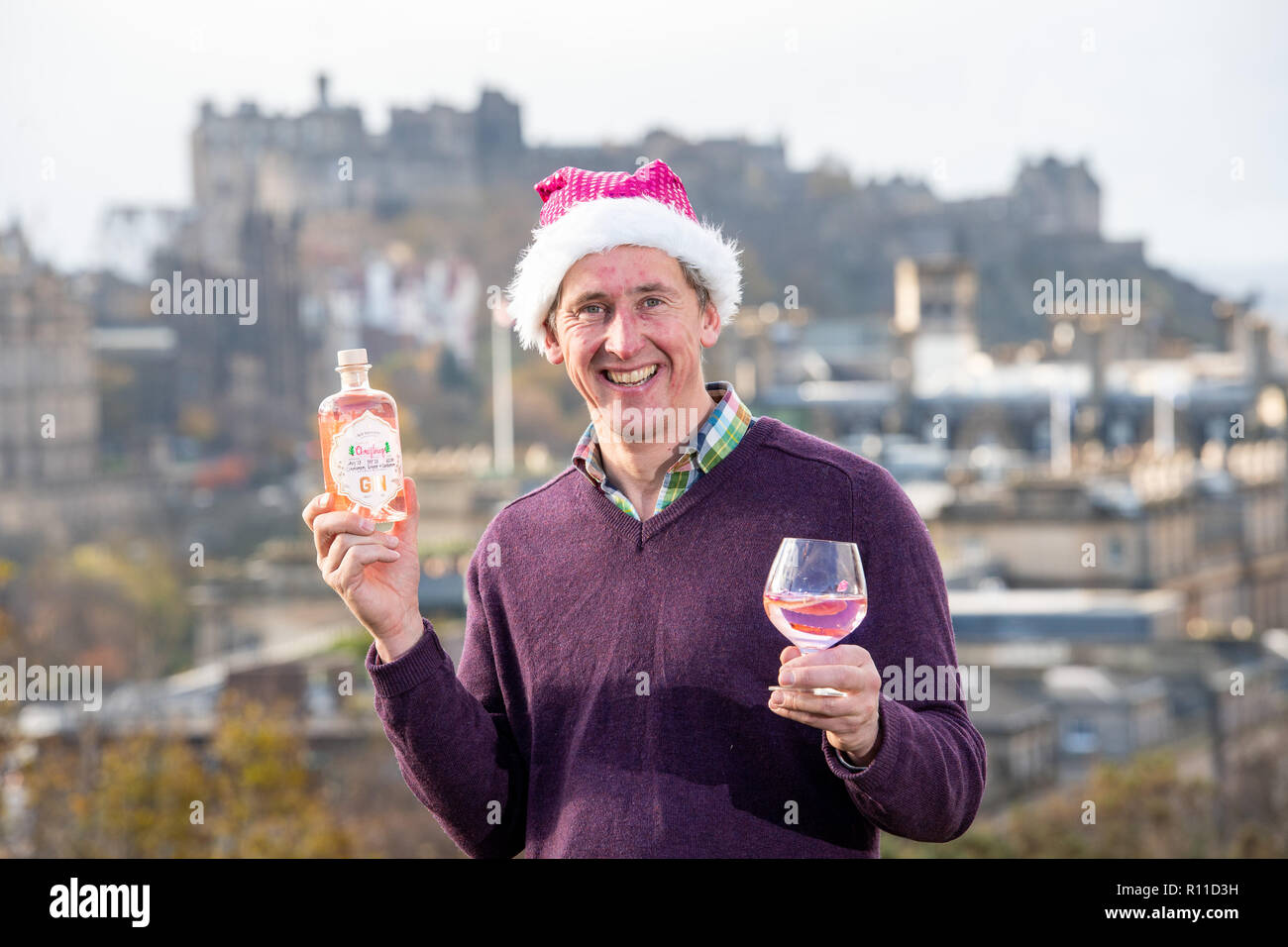 8. November 2018 Gin geht in die Rosa für Weihnachten Luxus gin Marke, Alte Neugier, in der rosa dieses Weihnachten mit seiner ersten, Farbe-changin werden Stockfoto