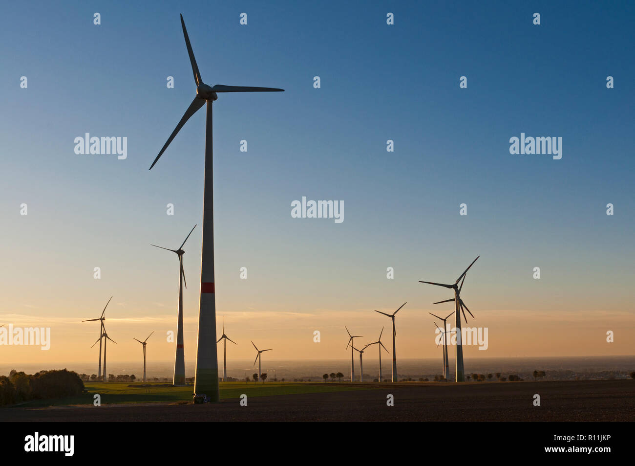 Wind Farm in der Nähe von Paderborn, NRW, Deutschland. Stockfoto