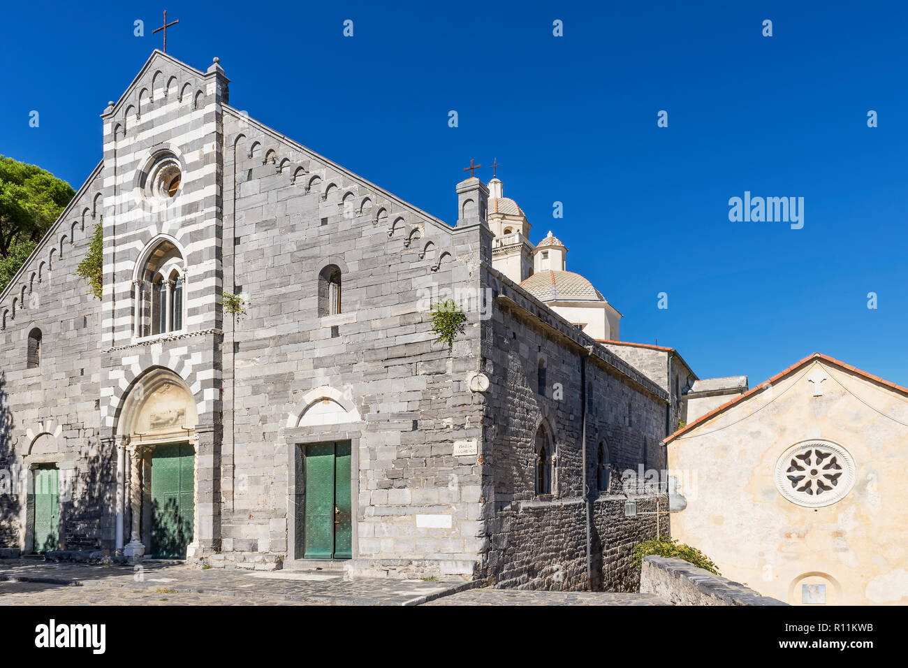 Das Heiligtum der Weißen Madonna, früher die Pfarrkirche von San Lorenzo in Portovenere, Ligurien, Italien Stockfoto