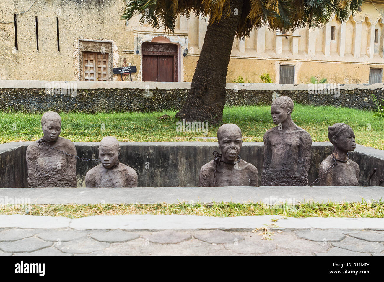 Stone Town, Sansibar, Tansania - Januar 29, 2018 - Skulptur von Sklaven, die Opfer der Sklaverei in Stone Town. Stockfoto