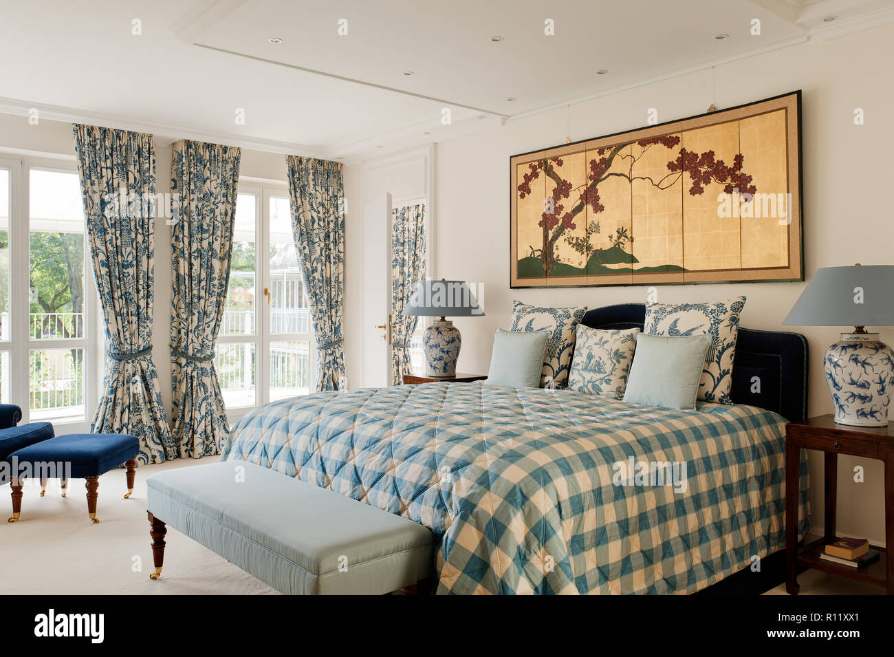 Blaue Und Weisse Schlafzimmer Stockfoto Bild 224392505 Alamy