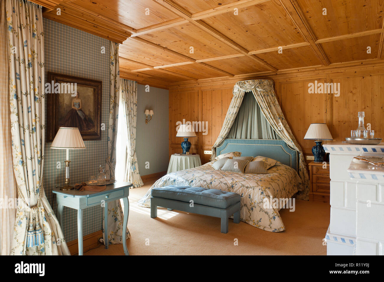 Himmelbett im Edwardianischen Schlafzimmer Stockfoto