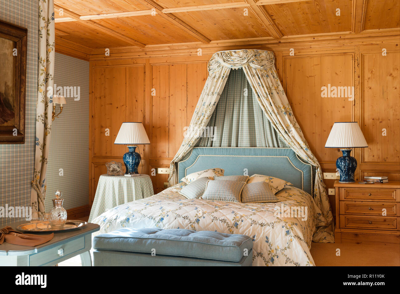 Himmelbett im Edwardianischen Schlafzimmer Stockfoto