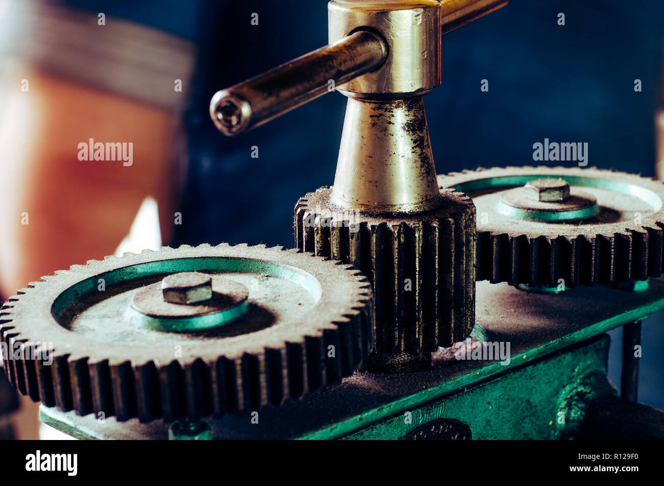 Große Zahnräder in der Werkstatt Schmuck Stockfoto