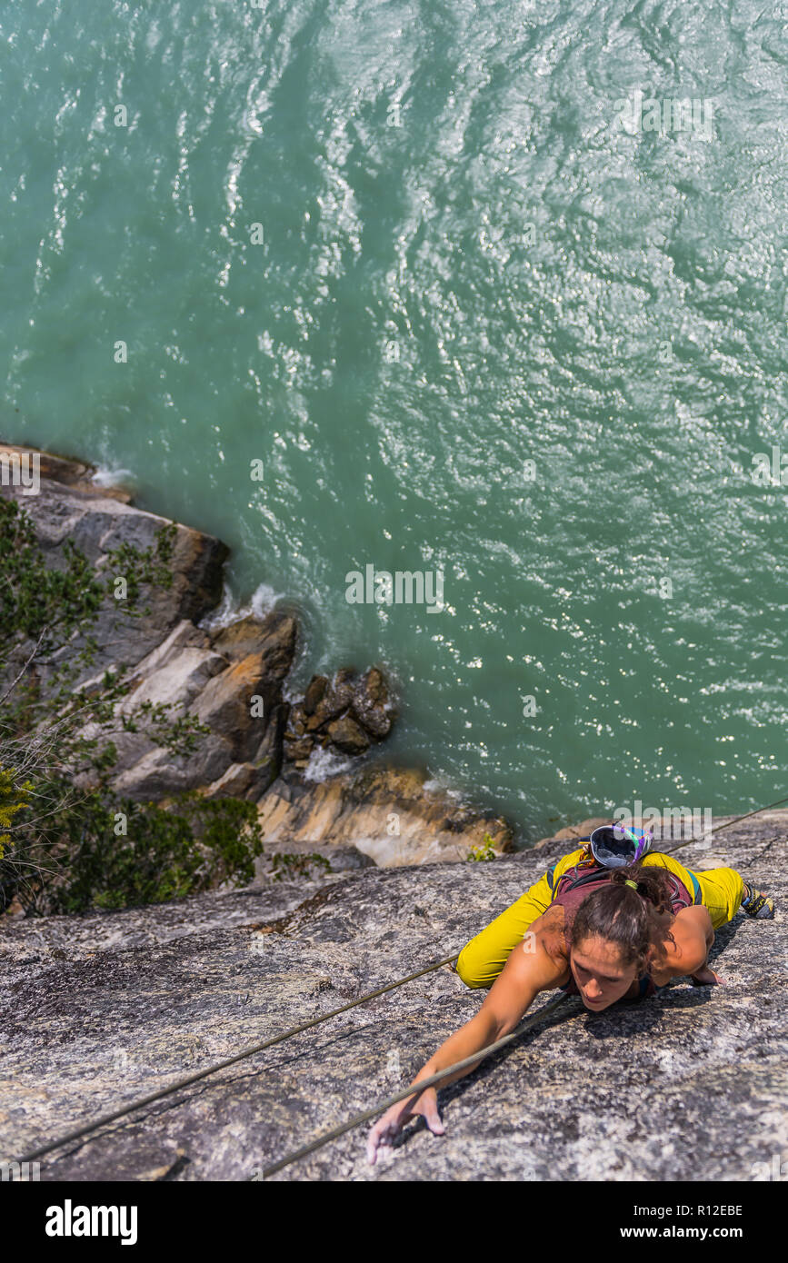 Frau Klettern, Squamish, Kanada Stockfoto