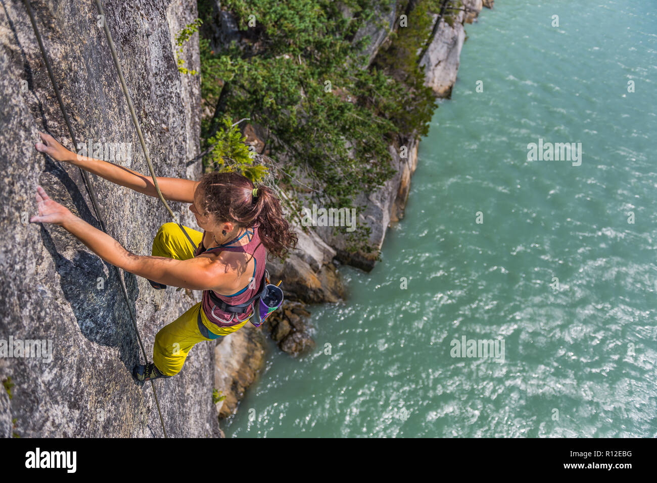 Frau Klettern, Squamish, Kanada Stockfoto