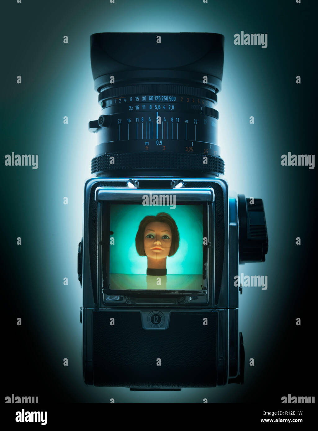 Kamera mit Schwerpunkt auf schaufensterpuppe Kopf Stockfoto