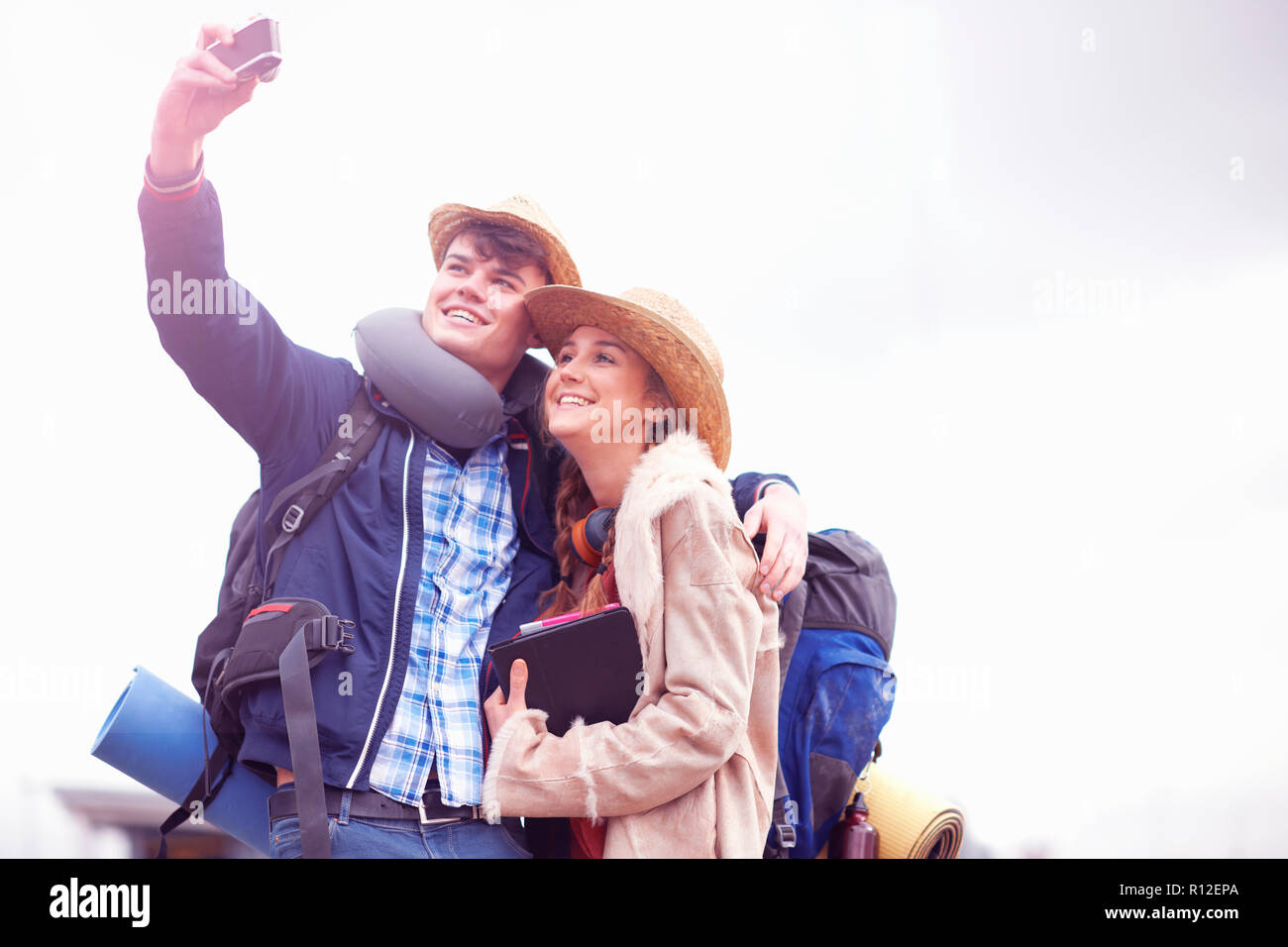 Backpacker Paar unter selfie Stockfoto