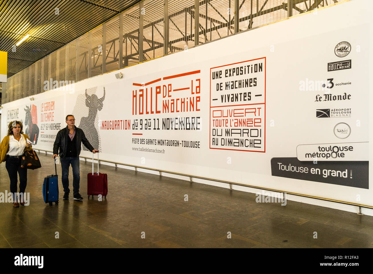 Reklametafeln am Flughafen Blagnac Werbung "Le Gardien du Temple" steampunk Zeigen von François Delarozière, Toulouse, Haute-Garonne, Royal, Frankreich Stockfoto