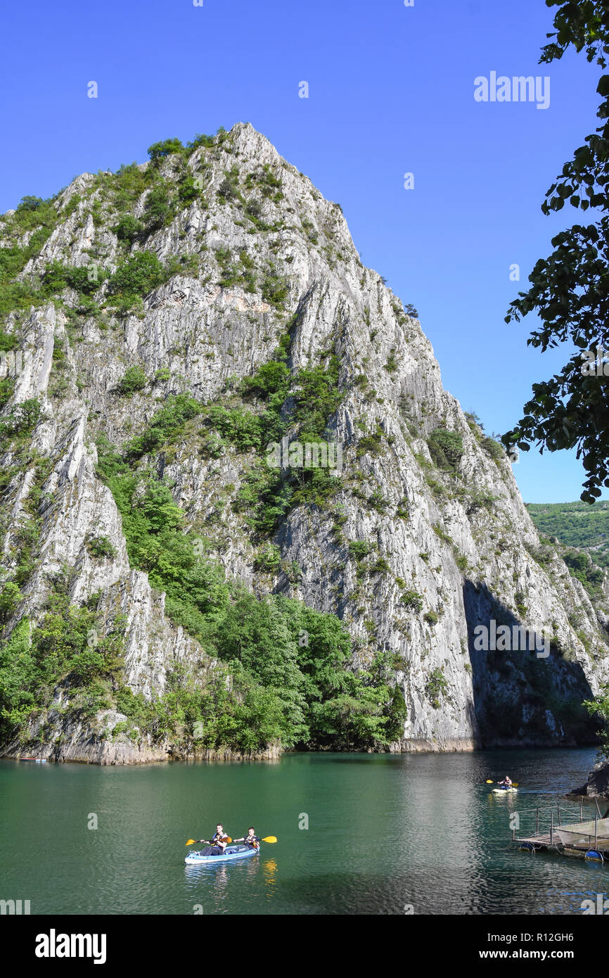 Kajaks auf Matka See, Matka Canyon, Skopje, Skopje Region, Republik Nördlich Mazedonien Stockfoto