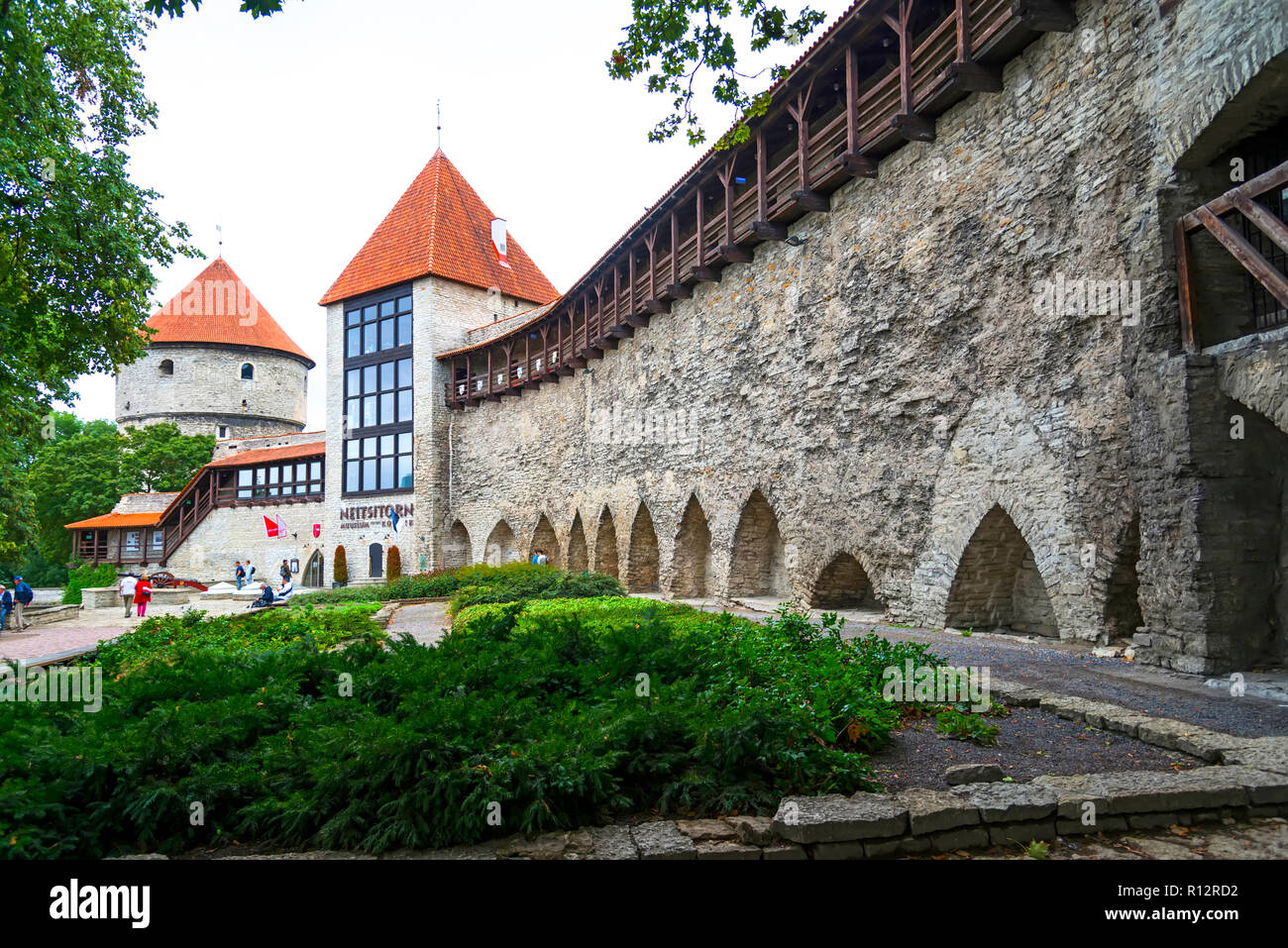 Mittelalterliche Stadtmauer von Tallinn, die Hauptstadt von Estland an ...