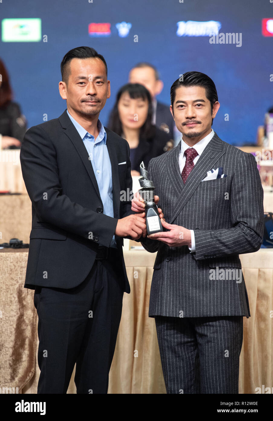 Macau, Macau SAR, China. 8 Nov, 2018. Talent Botschafter, Schauspieler Aaron Kwok (R) verbindet Produzent Alvin Chau (L) und künstlerischer Leiter des Festivals, Mike Goodridge das Programm für die 3. Internationale Film Festival und Auszeichnungen Macau zu starten. Diese Jahre in Übersee talent Botschafter Nicholas Cage. Chau und Kwok zeigen die Auszeichnungen im Angebot der Credit: Jayne Russell/ZUMA Draht/Alamy leben Nachrichten Stockfoto