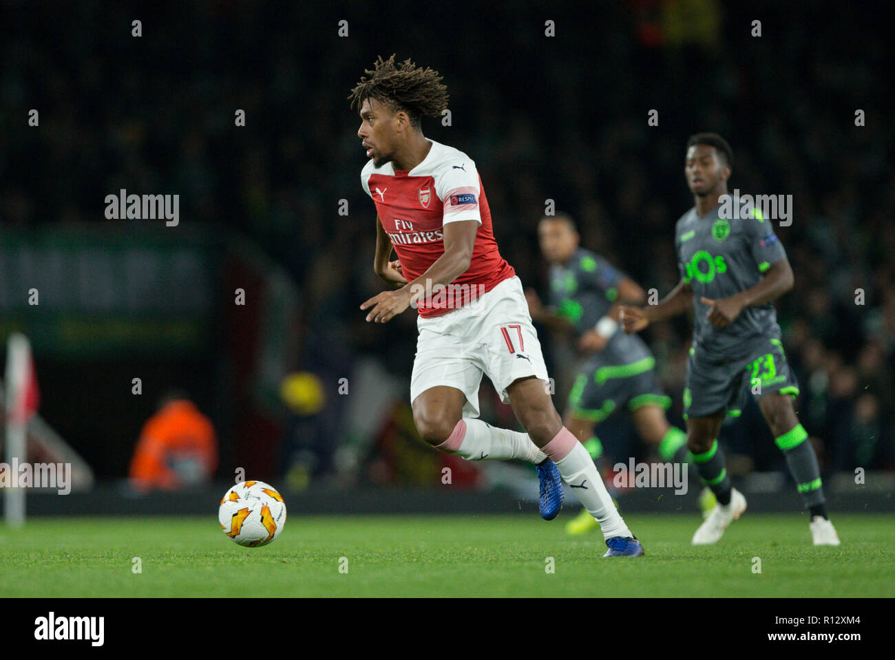 London, Großbritannien. 8. November 2018. Alex Iwobi von Arsenal auf die Kugel während der UEFA Europa League Gruppe E Übereinstimmung zwischen Arsenal und Sporting Lissabon im Emirates Stadium am 8. November 2018 in London, England. (Foto durch Arron Gent/) Credit: PHC Images/Alamy leben Nachrichten Stockfoto