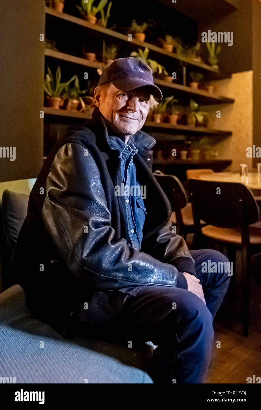 Berlin, Deutschland. 08 Nov, 2018. Der Schauspieler Terence Hill sitzt nach einem Interview