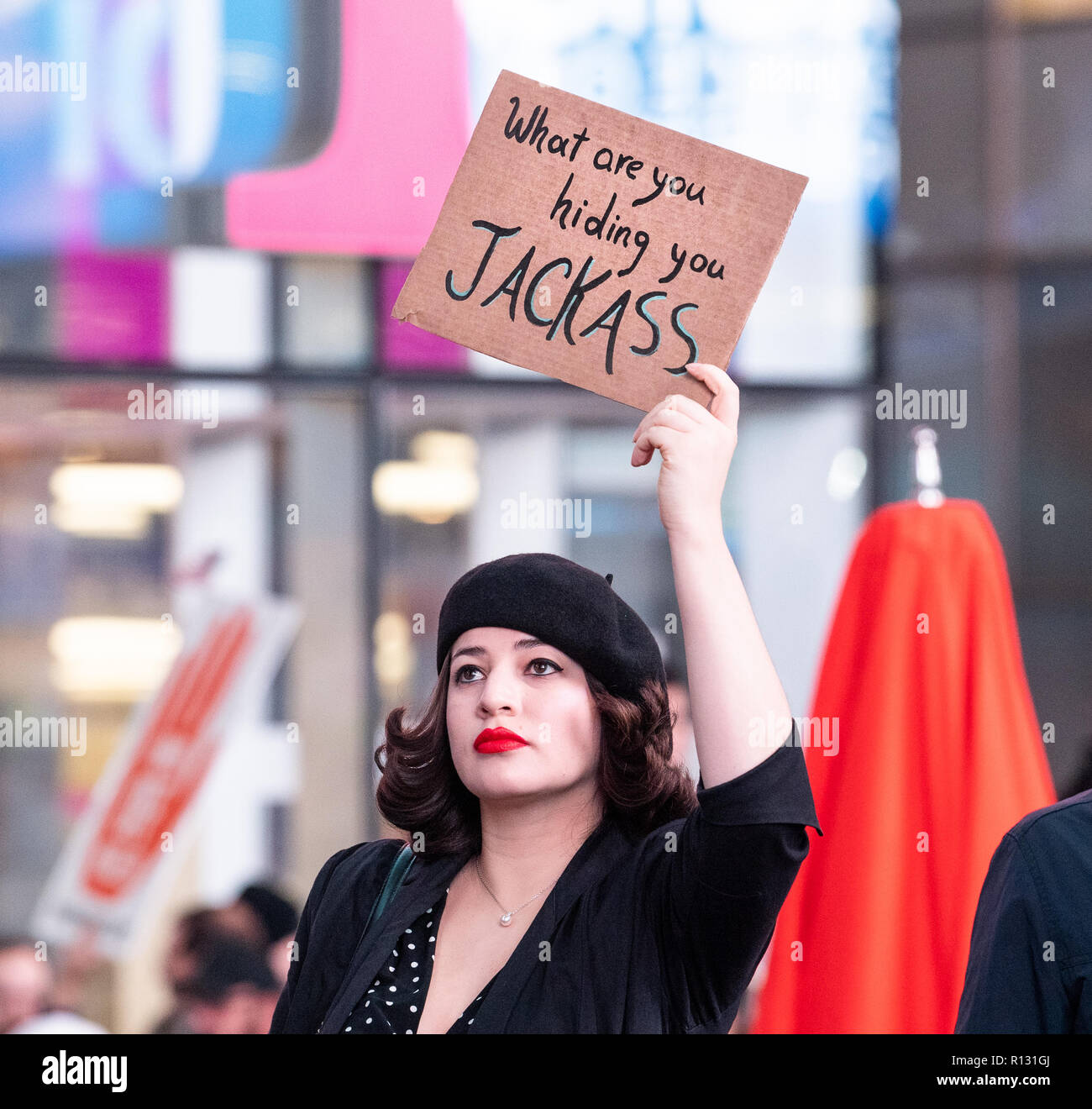 New York, USA. 8. November 2018. Rallye Robert Mueller-Untersuchung am Times Square in New York City, New York, gehalten am 8. November 2018 zu unterstützen. Quelle: Michael Brochstein/Alamy leben Nachrichten Stockfoto