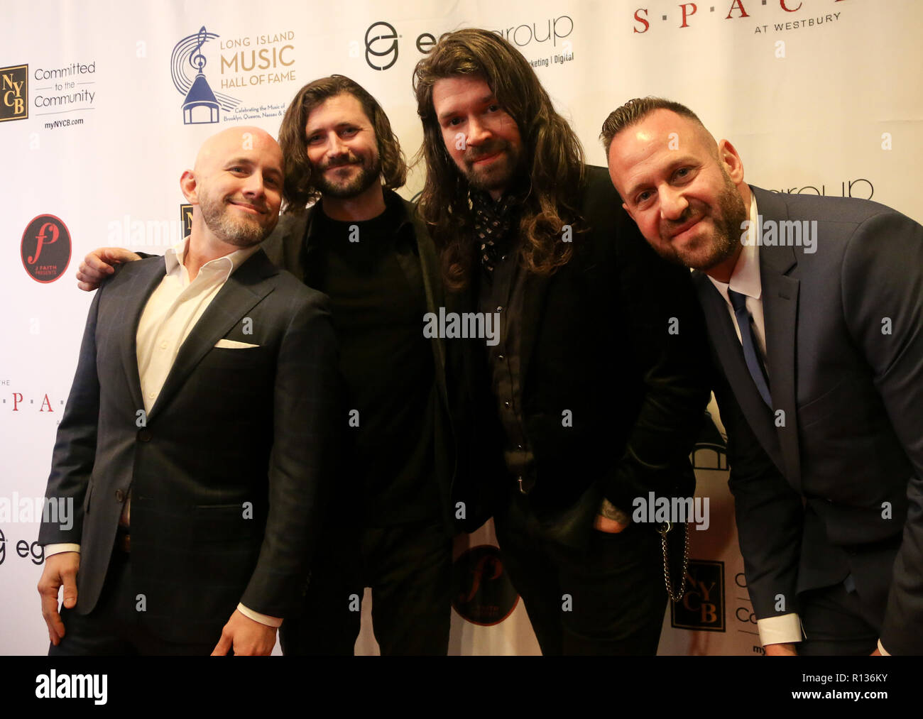 Westbury, New York, USA. 8. November 2018. (L - R) Shaun Cooper und John Nolan, Adam Lazzara und Mark O'Connell, zurück Sonntag die 2018 Long Island Music Hall of Fame Induktion Zeremonie am Platz Teilnahme an Westbury am 8. November 2018 in Westbury, New York. Credit: AKPhoto/Alamy leben Nachrichten Stockfoto