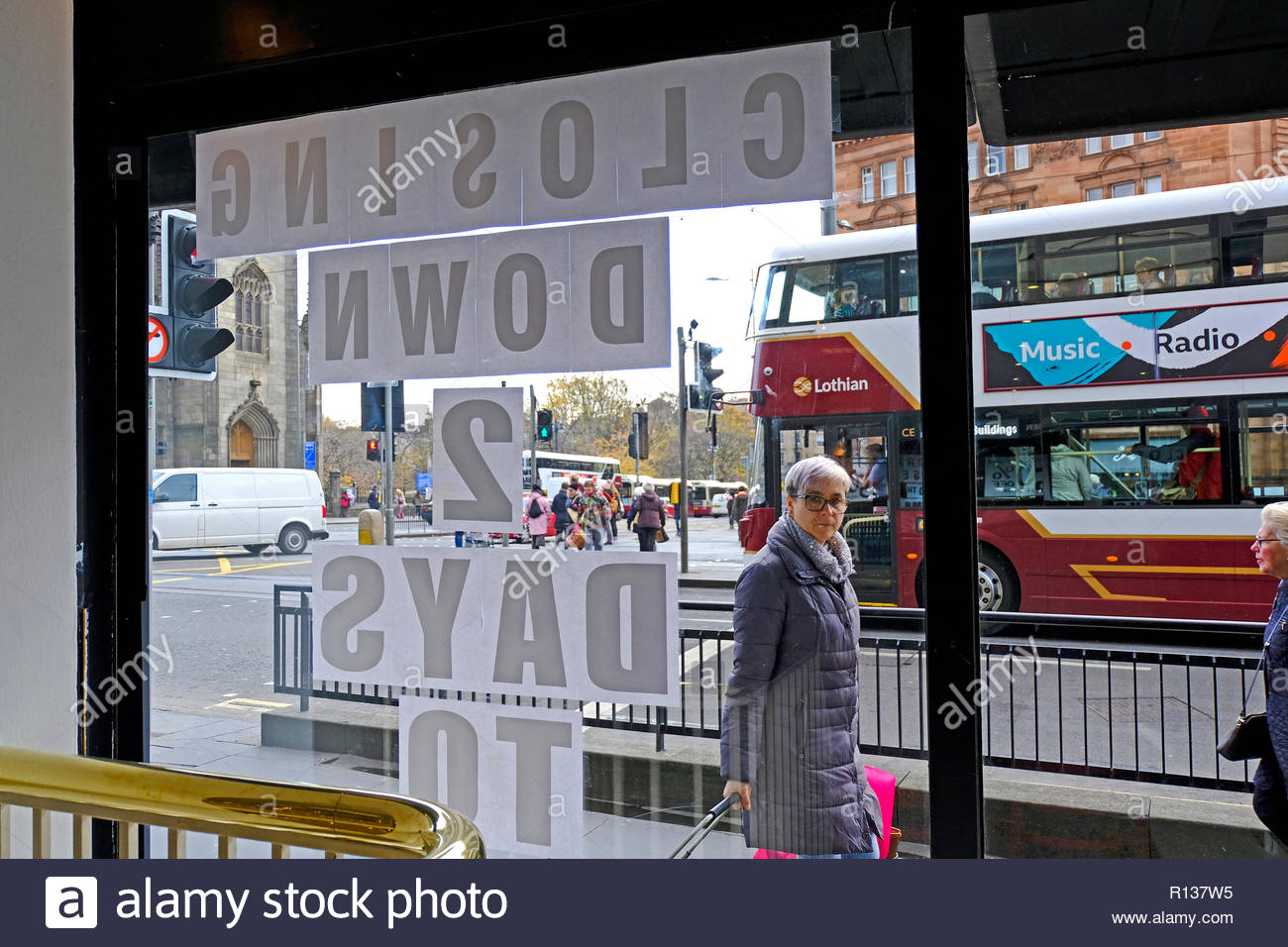 Edinburgh, Vereinigtes Königreich. 9. November 2018. House of Fraser Kaufhaus Schließung Verkauf 50 % Rabatt auf alles. Einsendeschluss für Shop 10. November 2018. Quelle: Craig Brown/Alamy Leben Nachrichten. Stockfoto