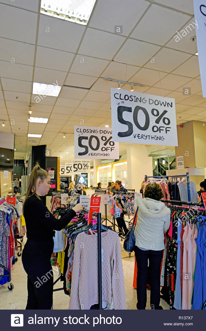 Edinburgh, Vereinigtes Königreich. 9. November 2018. House of Fraser Kaufhaus Schließung Verkauf 50 % Rabatt auf alles. Einsendeschluss für Shop 10. November 2018. Quelle: Craig Brown/Alamy Leben Nachrichten. Stockfoto