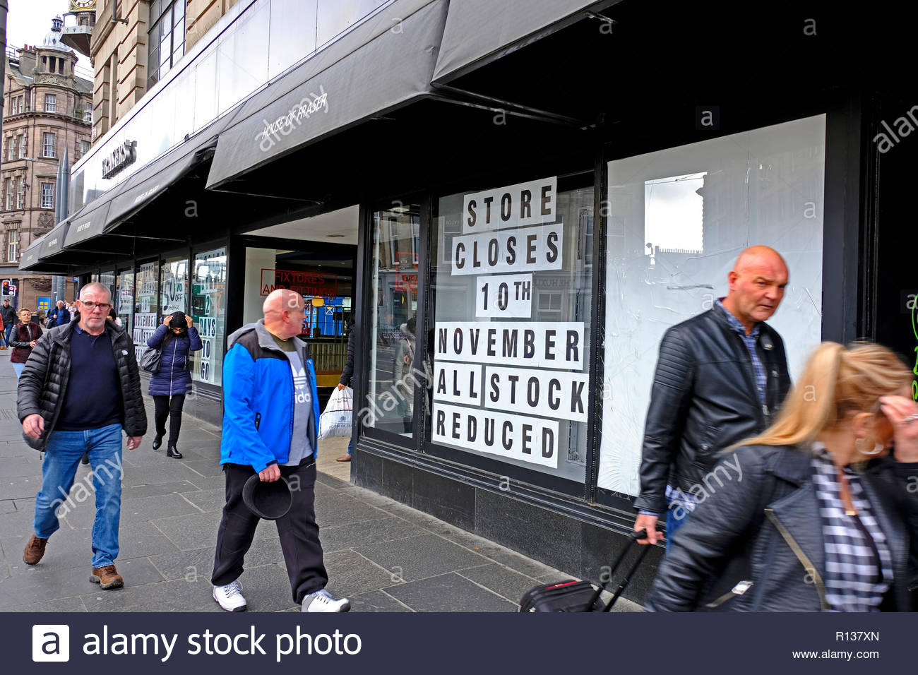 Edinburgh, Vereinigtes Königreich. 9. November 2018. House of Fraser Kaufhaus Schließung Verkauf 50 % Rabatt auf alles. Einsendeschluss für Shop 10. November 2018. Quelle: Craig Brown/Alamy Leben Nachrichten. Stockfoto