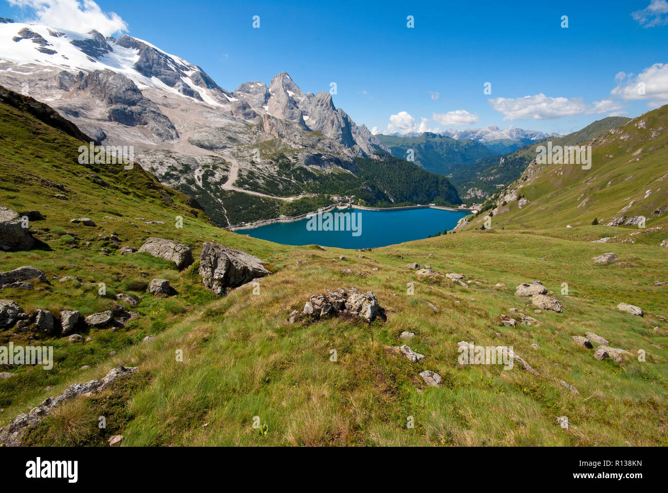 Marmolada fedaia lake Fotos und Bildmaterial in hoher Auflösung Alamy