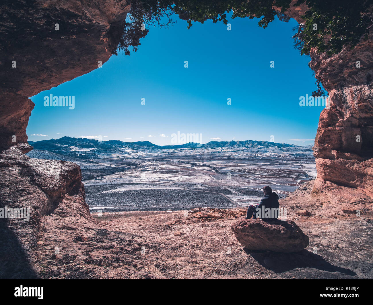 Mit Blick auf die Höhlen von Zaen und Bajil Stockfoto